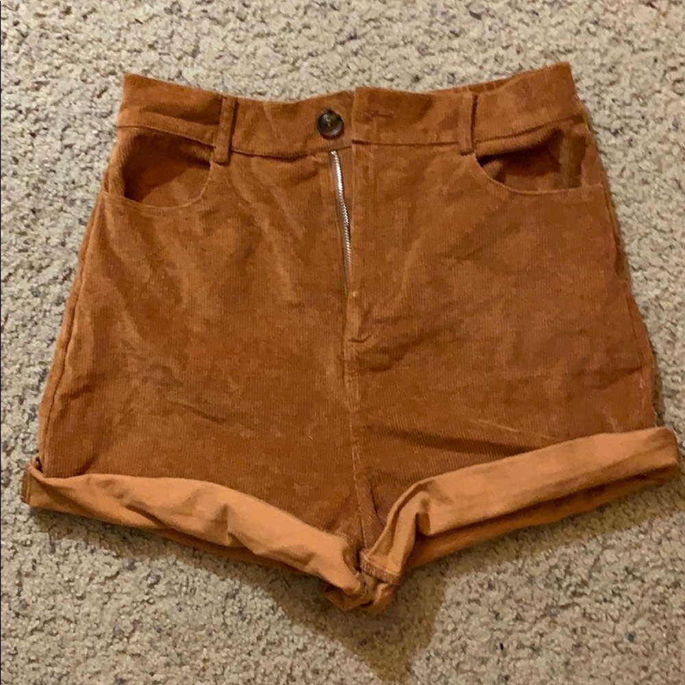 High waisted corduroy shorts with stretch!